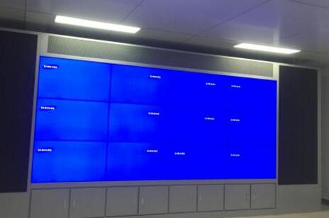 三星大屏不受場地約束再小的專賣店也能拼屏