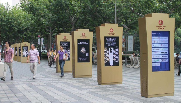 戶外液晶廣告機的特點和用途